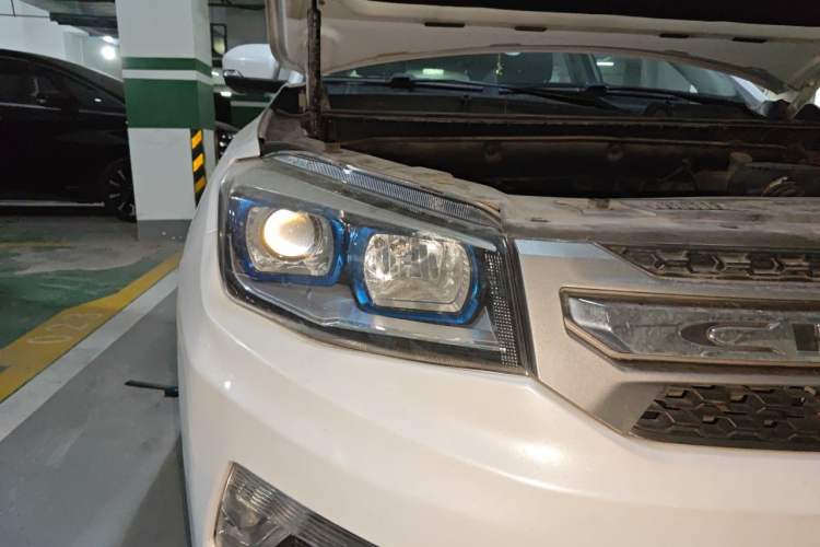 Used CHANGAN CS75 2016 1.8T Automatic Elite Model China IV Standard Right Front Headlight