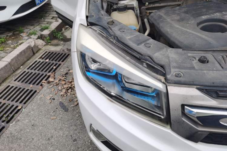 Used CHANGAN CS75 2016 2.0L Manual Luxury Version China V Standard Right Front Headlight