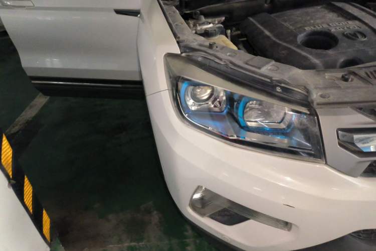 Used CHANGAN CS75 2016 2.0L Manual Luxury Version China IV Standard Right Front Headlight