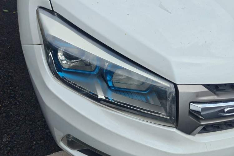 Used CHANGAN CS75 2016 2.0L Manual Luxury Version China V Standard Right Front Headlight