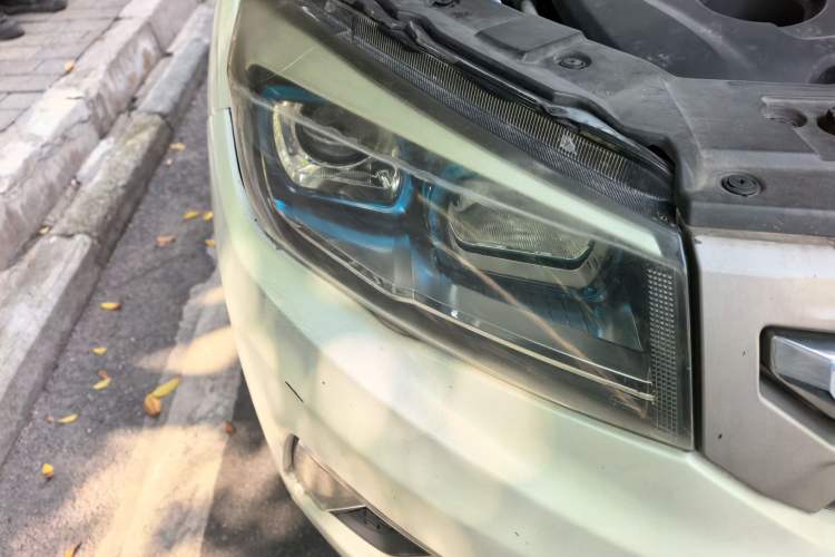 Used CHANGAN CS75 2016 2.0L Manual Luxury Version China IV Standard Right Front Headlight