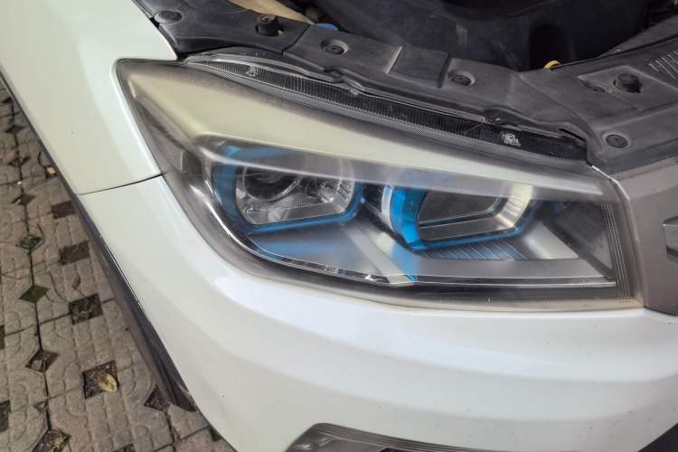 Used CHANGAN CS75 2016 1.8T Automatic Elite Model China IV Standard Right Front Headlight