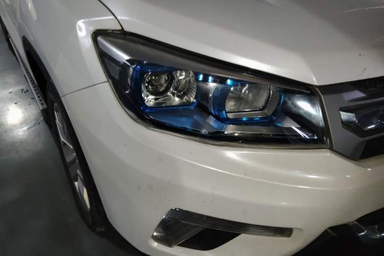 Used CHANGAN CS75 2016 2.0L Manual Luxury Version China V Standard Right Front Headlight
