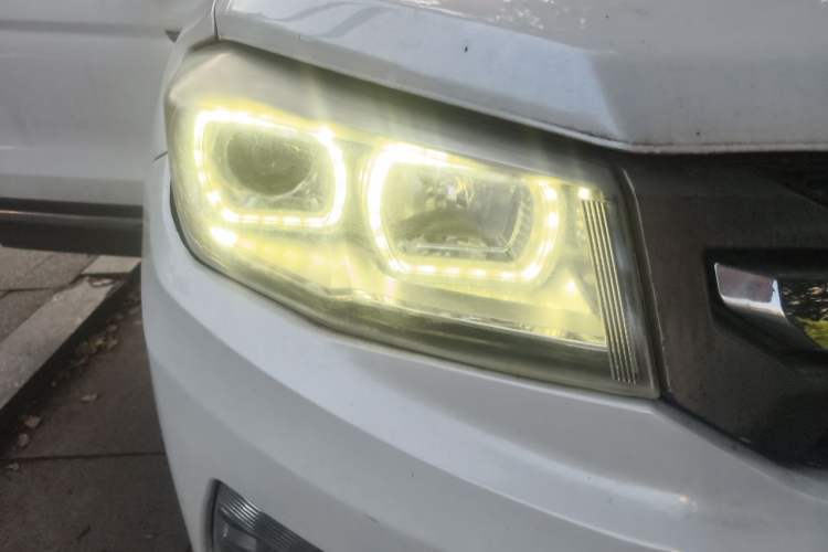 Used CHANGAN CS75 2016 1.8T Automatic Elite Model China V Standard Right Front Headlight