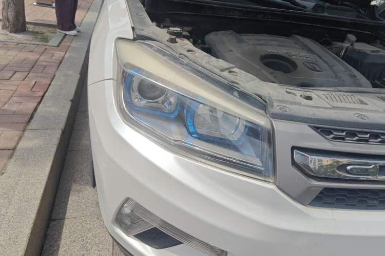 Used CHANGAN CS75 2016 2.0L Manual Luxury Version China V Standard Right Front Headlight