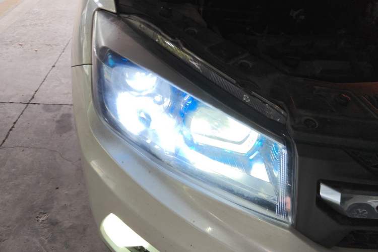 Used CHANGAN CS75 2016 1.8T Automatic Elite Model China V Standard Right Front Headlight