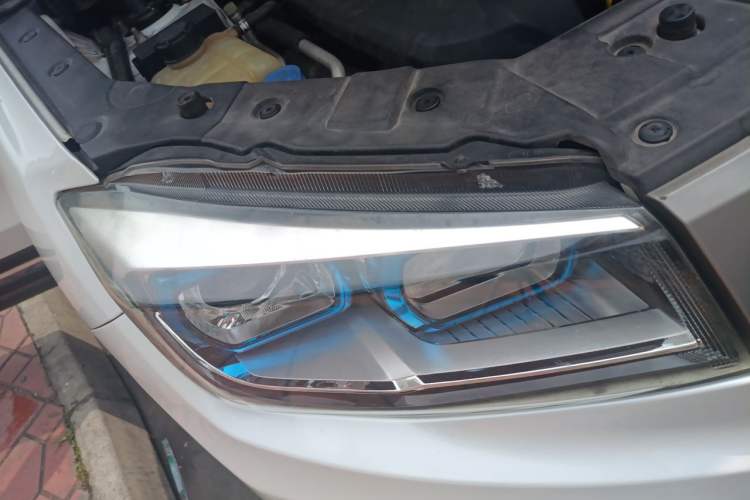 Used CHANGAN CS75 2016 1.8T Automatic Elite Model China V Standard Right Front Headlight