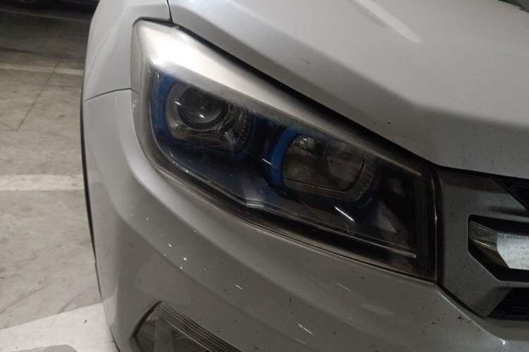 Used CHANGAN CS75 2016 1.8T Automatic Elite Model China IV Standard Right Front Headlight