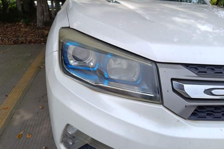 Used CHANGAN CS75 2016 2.0L Manual Luxury Version China V Standard Right Front Headlight