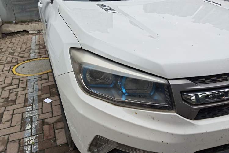 Used CHANGAN CS75 2016 1.8T Automatic Elite Model China V Standard Right Front Headlight