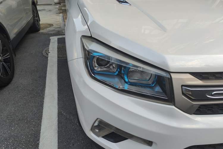 Used CHANGAN CS75 2016 2.0L Manual Luxury Version China V Standard Right Front Headlight