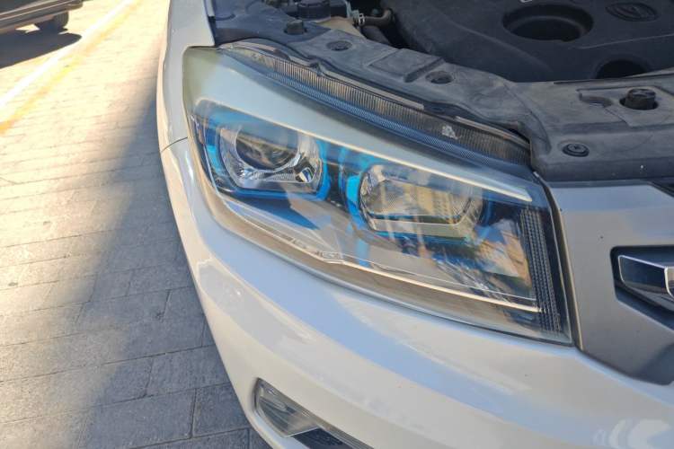Used CHANGAN CS75 2016 1.8T Automatic Elite Model China V Standard Right Front Headlight