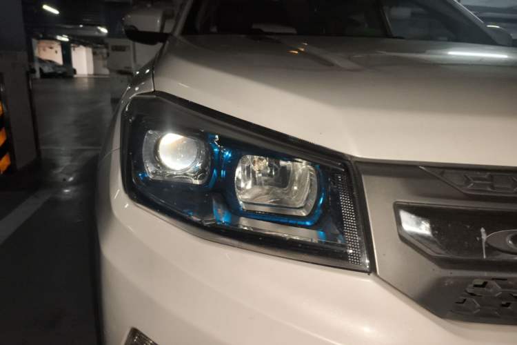 Used CHANGAN CS75 2016 1.5T Manual FENGSHANG Model Right Front Headlight
