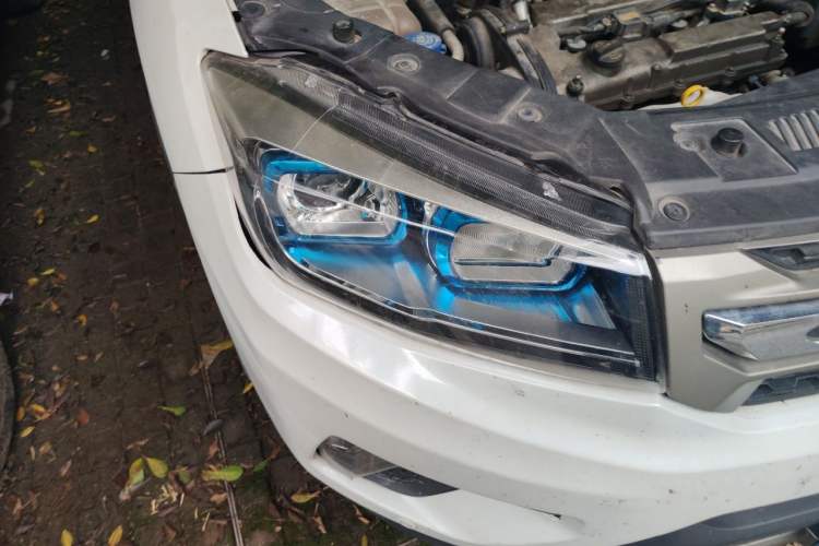 Used CHANGAN CS75 2016 2.0L Manual Luxury Version China IV Standard Right Front Headlight