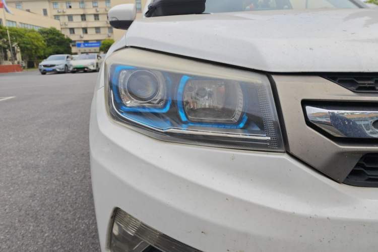 Used CHANGAN CS75 2016 1.8T Automatic Elite Model China V Standard Right Front Headlight