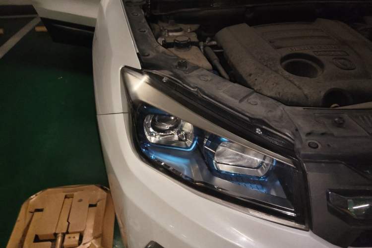 Used CHANGAN CS75 2016 2.0L Manual Luxury Version China V Standard Right Front Headlight