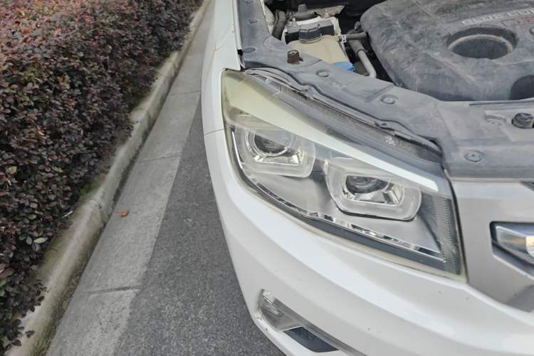 Used CHANGAN CS75 2016 1.8T Automatic Elite Model China V Standard Right Front Headlight