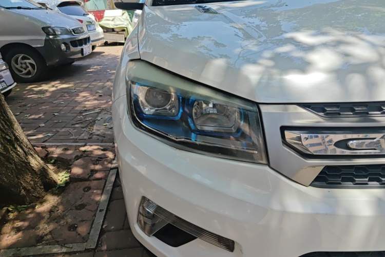 Used CHANGAN CS75 2016 2.0L Manual Luxury Version China IV Standard Right Front Headlight