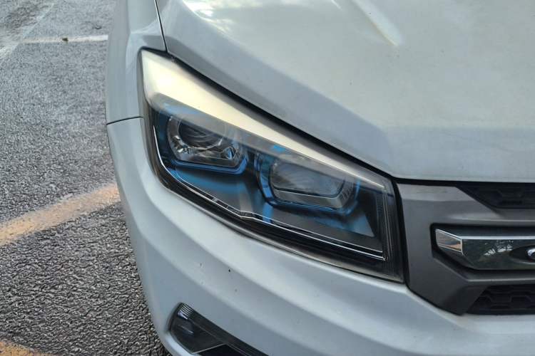 Used CHANGAN CS75 2016 1.8T Automatic Elite Model China V Standard Right Front Headlight
