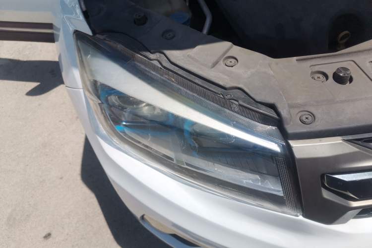 Used CHANGAN CS75 2016 2.0L Manual Luxury Version China V Standard Right Front Headlight