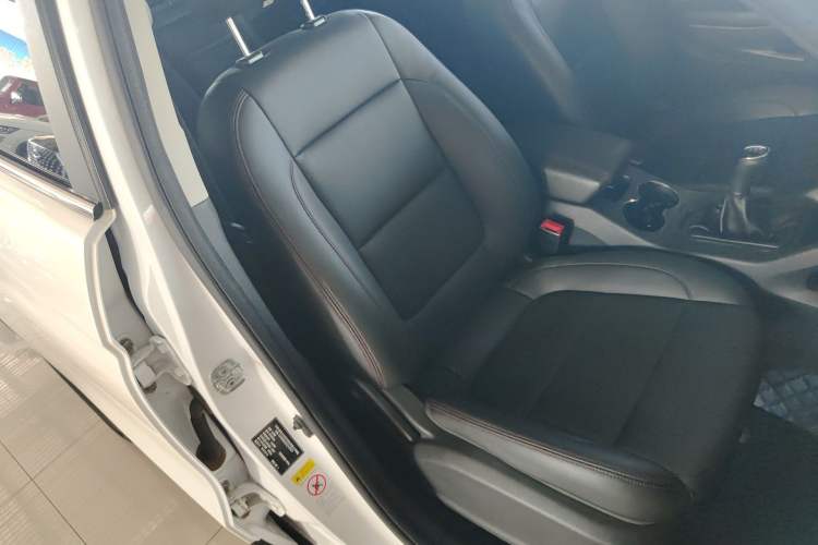 Used CHANGAN CS75 2016 2.0L Manual Luxury Version China IV Standard Right Front Seat