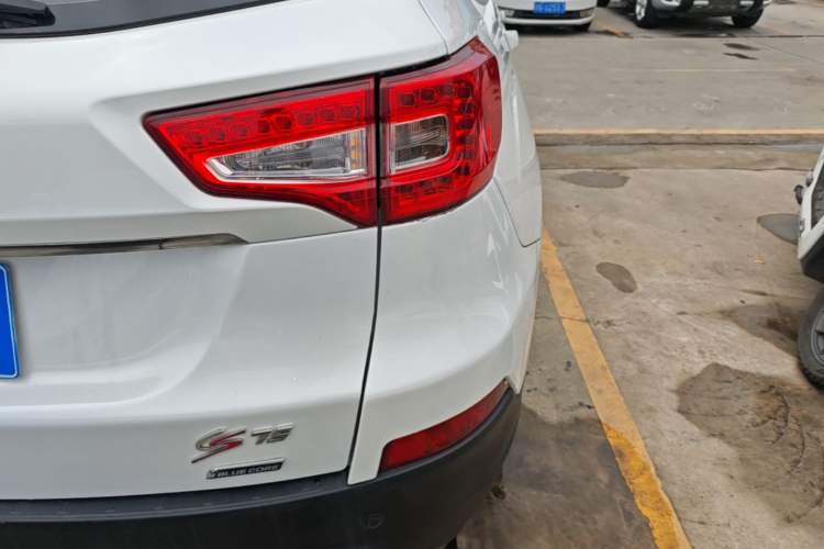 Used CHANGAN CS75 2016 1.8T Automatic Elite Model China V Standard Right Rear Taillight