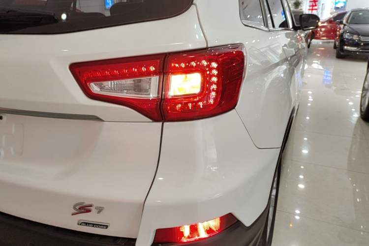 Used CHANGAN CS75 2016 1.8T Automatic Elite Model China V Standard Right Rear Taillight