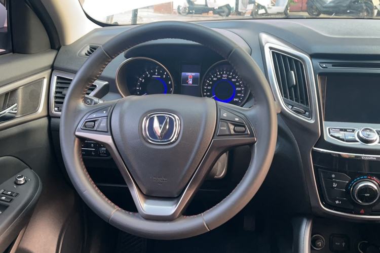 Used CHANGAN CS75 2016 2.0L Manual Leading Version China IV Standard Steering Wheel