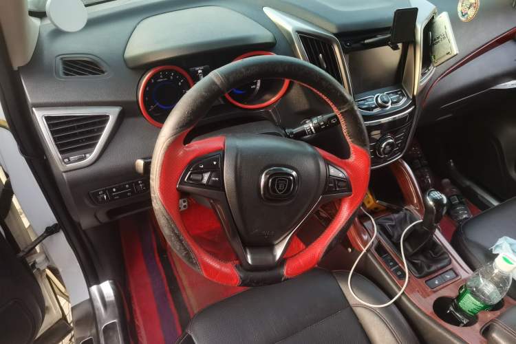 Used CHANGAN CS75 2016 2.0L Manual Leading Version China IV Standard Steering Wheel
