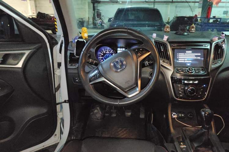 Used CHANGAN CS75 2016 2.0L Manual Luxury Version China V Standard Steering Wheel