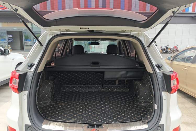 Used CHANGAN CS75 2016 1.8T Automatic Elite Model China V Standard Trunk