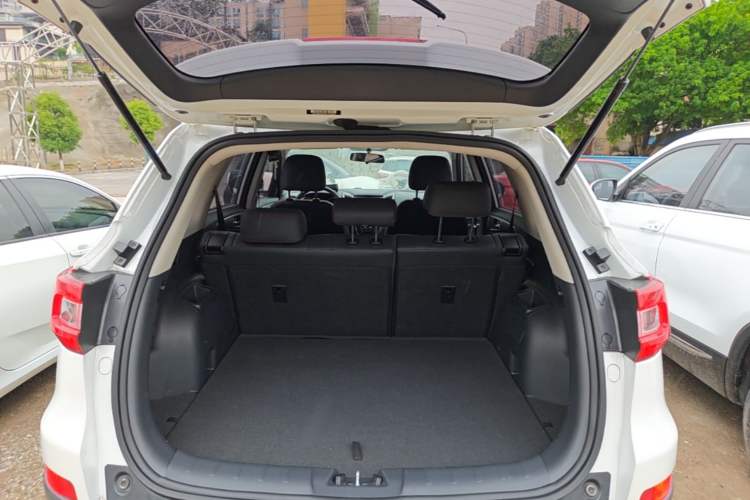 Used CHANGAN CS75 2016 1.8T Automatic Elite Model China V Standard Trunk