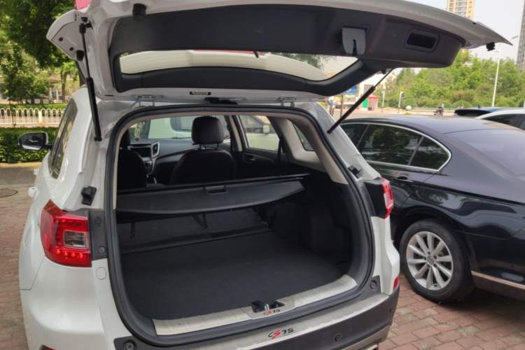 Used CHANGAN CS75 2016 1.8T Automatic Elite Model China V Standard Trunk