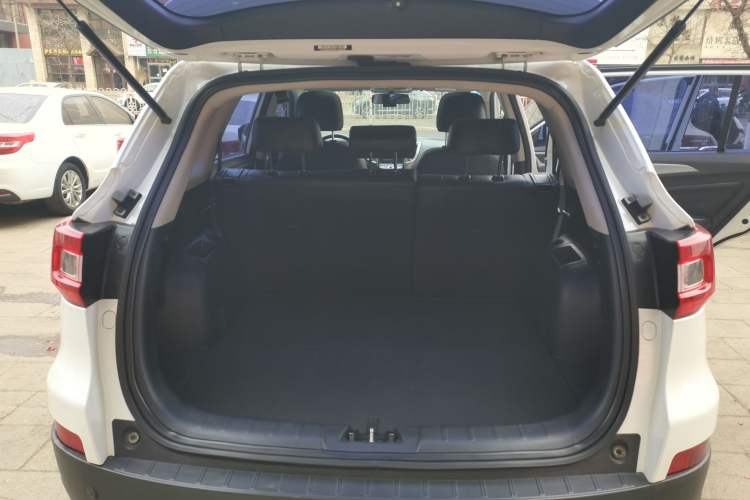 Used CHANGAN CS75 2016 1.8T Automatic Elite Model China V Standard Trunk