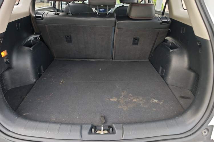 Used CHANGAN CS75 2016 1.8T Automatic Elite Model China V Standard Trunk