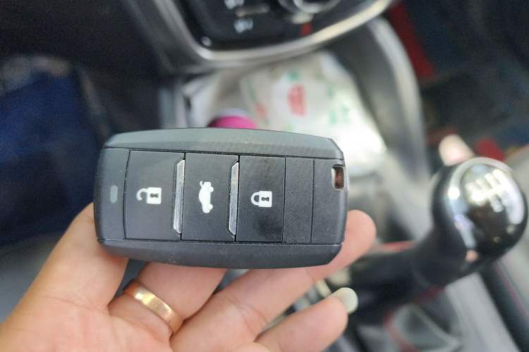 Used CHANGAN CS75 2016 2.0L Manual Luxury Version China V Standard Vehicle Key