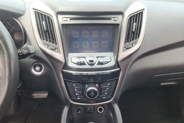 Used CHANGAN CS75 2016 1.8T Automatic Prestige Model China V Standard Audio And AC Panel