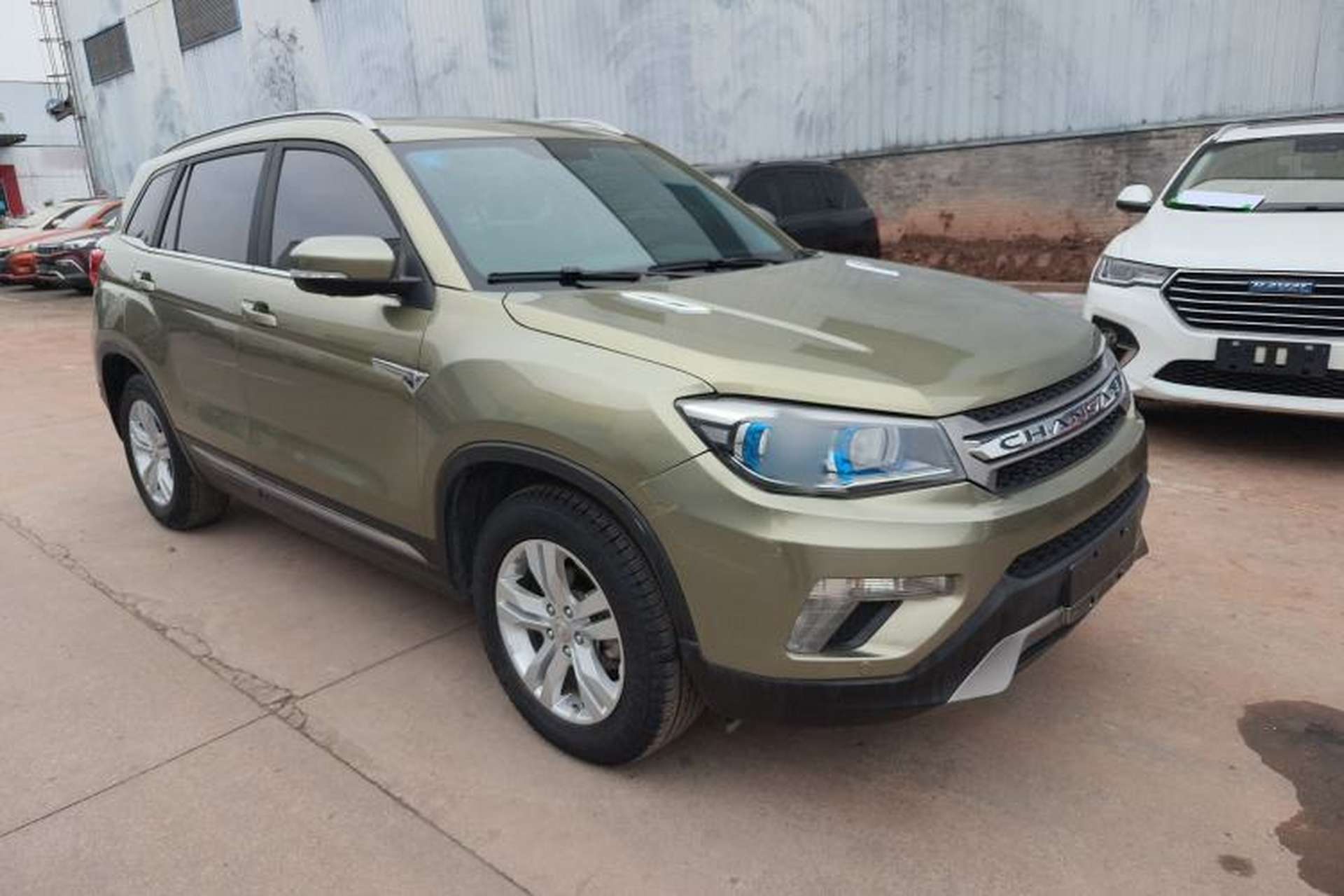Used CHANGAN CS75 2016 1.8T Automatic Elite Model China V Standard Front Right 45 Deg