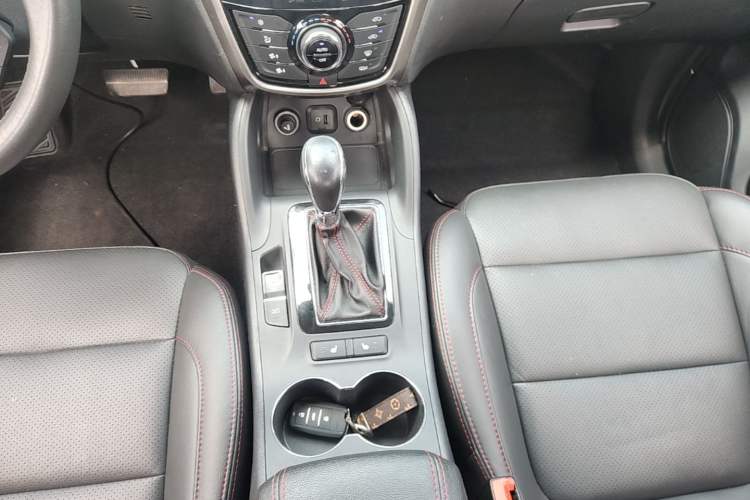 Used CHANGAN CS75 2016 1.8T Automatic Prestige Model China V Standard Gear Lever