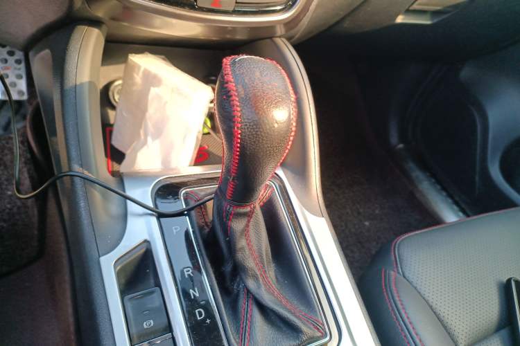 Used CHANGAN CS75 2016 1.8T Automatic Elite Model China IV Standard Gear Lever