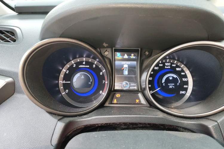 Used CHANGAN CS75 2016 2.0L Manual Luxury Version China V Standard Instrument Cluster