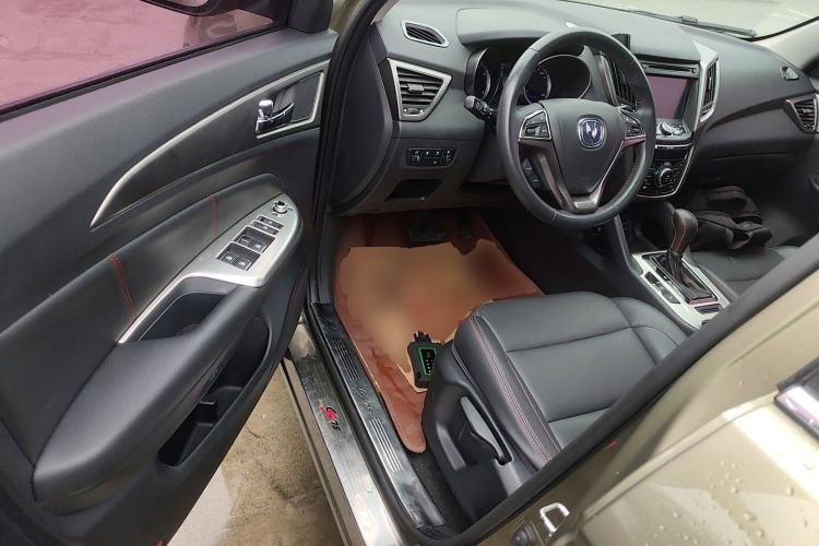 Used CHANGAN CS75 2016 1.8T Automatic Elite Model China V Standard Interior 3