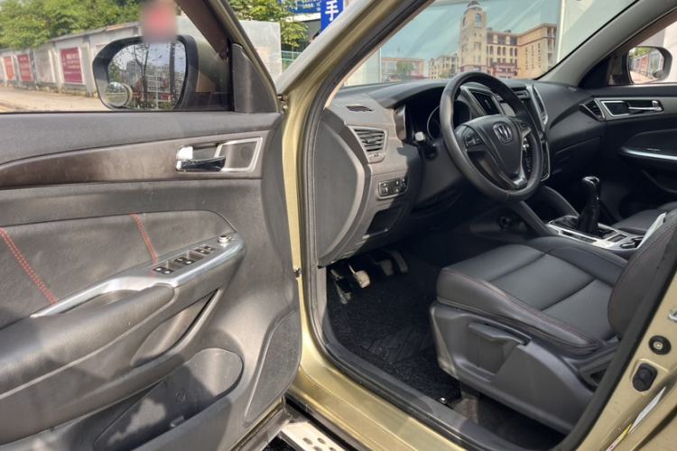 Used CHANGAN CS75 2016 2.0L Manual Luxury Version China V Standard Interior 4