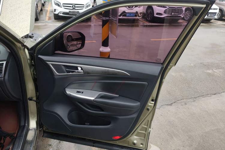 Used CHANGAN CS75 2016 1.8T Automatic Elite Model China V Standard Interior 5