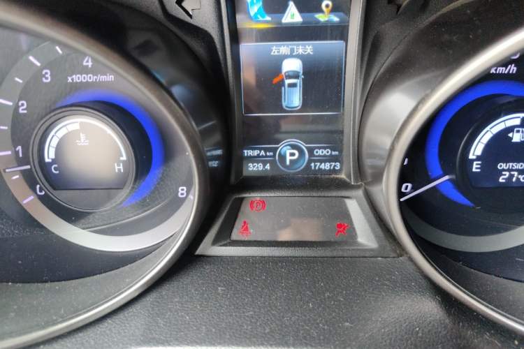 Used CHANGAN CS75 2016 1.8T Automatic Elite Model China V Standard Odometer Close Up