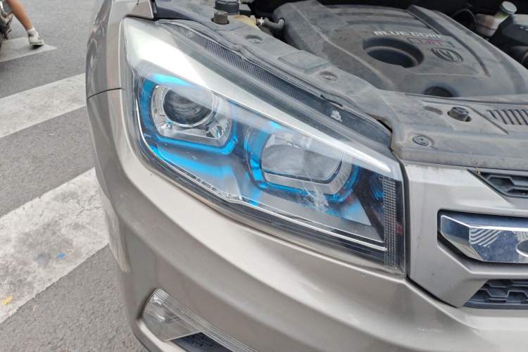 Used CHANGAN CS75 2016 1.8T Automatic Elite Model China IV Standard Right Front Headlight