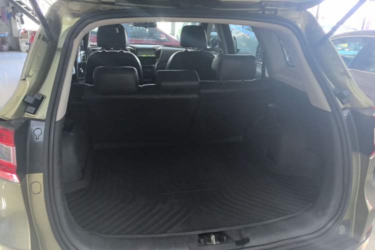 Used CHANGAN CS75 2016 1.8T Automatic Elite Model China V Standard Trunk