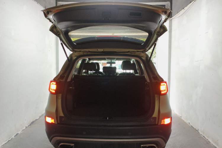 Used CHANGAN CS75 2016 1.8T Automatic Elite Model China V Standard Trunk