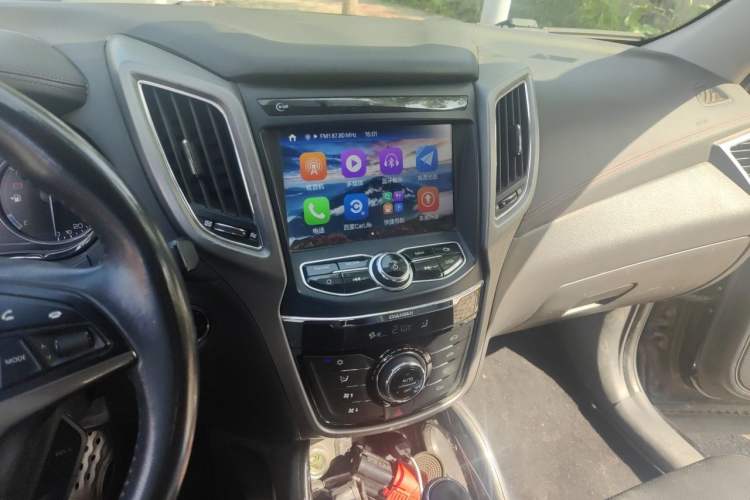 Used CHANGAN CS75 2017 Shangkui Edition 1.5T Automatic Fengxiang Model Audio And AC Panel