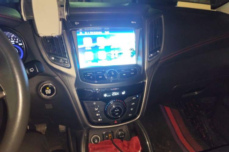 Used CHANGAN CS75 2017 Shangkui Edition 1.5T Manual Fengxiang Model Audio And AC Panel